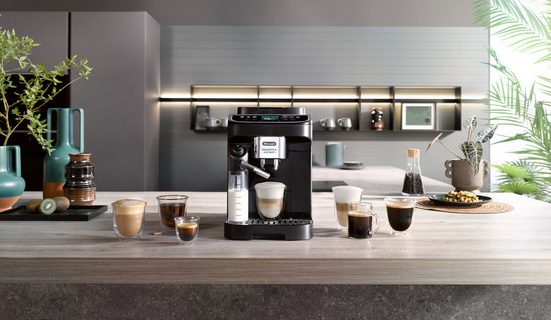 Der Kaffeevollautomat Magnifica Evo Next“ mit der Modellbezeichnung ECAM310.60.B ermöglicht baristaartigen Kaffee per Touchbedienung und ist in der Farbe Schwarz erhältlich